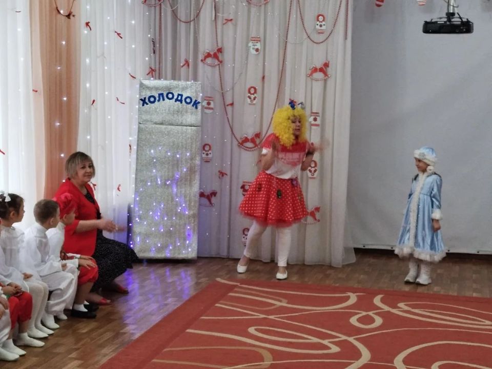 23 декабря в ГКДОУ «Детский сад №25» для воспитанников старшей группы «Мотыльки» и подготовительной группы «Солнышки» был проведен новогодний утренник «Фабрика мороженого» 23 декабря в ГКДОУ «Детский сад №25» для воспитанников старшей группы «Мотыльки» и подготовительной группы «Солнышки» был проведен новогодний утренник «Фабрика мороженого»