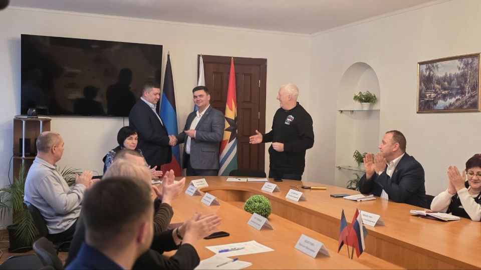 Местное отделение партии "Единая Россия" пополнилось новыми членами Местное отделение партии "Единая Россия" пополнилось новыми членами