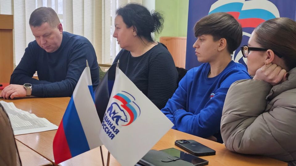 Диалог, который решает. В Енакиевском местном отделении Всероссийской политической партии «Единая Россия» состоялось рабочее совещание с Викторией Жуковой начальником отдела по работе с обращениями граждан ЦИ ОД ДР. В ходе... Диалог, который решает. В Енакиевском местном отделении Всероссийской политической партии «Единая Россия» состоялось рабочее совещание с Викторией Жуковой начальником отдела по работе с обращениями граждан ЦИ ОД ДР. В ходе...