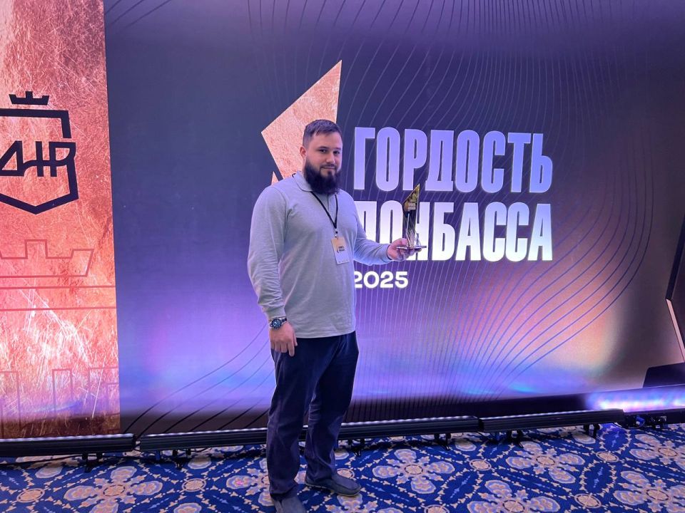 Андрей Крамар: Поздравляю Дмитрия Александровича и Виталия Владимировича с заслуженными наградами - символом того общественного признания, которым труд партийцев ЛДПР отзывается в сердцах жителей нашей Республики Андрей Крамар: Поздравляю Дмитрия Александровича и Виталия Владимировича с заслуженными наградами - символом того общественного признания, которым труд партийцев ЛДПР отзывается в сердцах жителей нашей Республики
