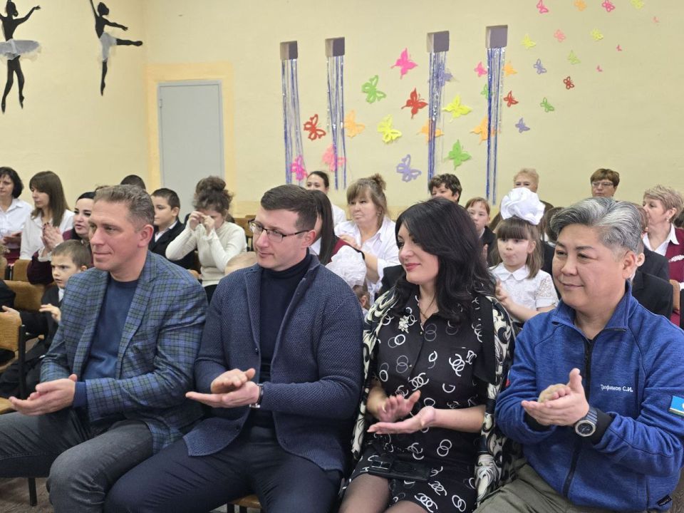 Александр Качанов: Посетил школу-интернат №27 города Докучаевска, где царила по-настоящему праздничная атмосфера Александр Качанов: Посетил школу-интернат №27 города Докучаевска, где царила по-настоящему праздничная атмосфера