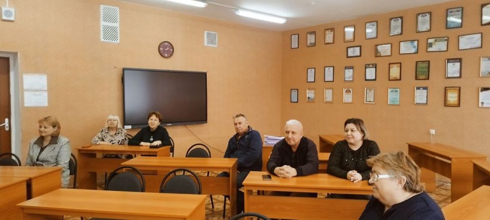 Сегодня, 24 декабря, заместитель главы администрации городского округа Макеевка Ирина Валентиновна Сидякина провела встречу по адресу: ГБОУ «Лицей № 2 «Престиж» с углубленным изучением отдельных предметов городского округа... Сегодня, 24 декабря, заместитель главы администрации городского округа Макеевка Ирина Валентиновна Сидякина провела встречу по адресу: ГБОУ «Лицей № 2 «Престиж» с углубленным изучением отдельных предметов городского округа...