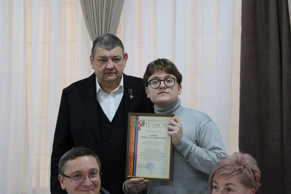 Иван Приходько: Сегодня наградил людей, которые своим ежедневным трудом, инициативностью и огромным сердцем делают Горловку сильнее, добрее и увереннее в завтрашнем дне Иван Приходько: Сегодня наградил людей, которые своим ежедневным трудом, инициативностью и огромным сердцем делают Горловку сильнее, добрее и увереннее в завтрашнем дне