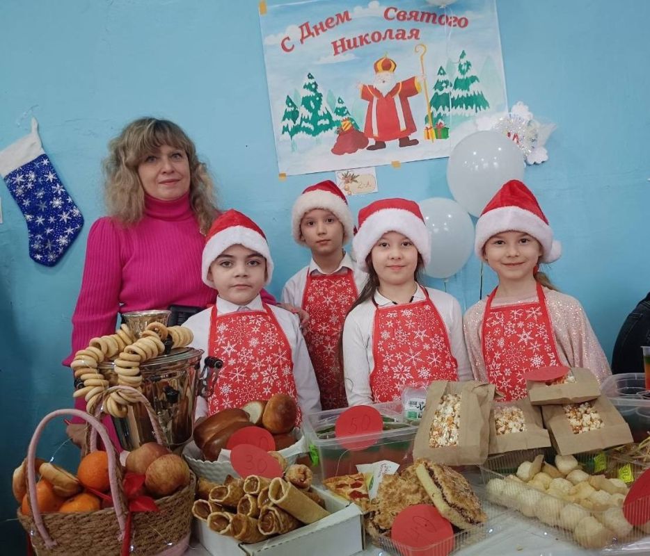 19 декабря в ГБОУ "СШ № 4 Г.О. МАКЕЕВКА" была проведена ярмарка, объединившая детей и взрослых добрыми делами и искренними улыбками 19 декабря в ГБОУ "СШ № 4 Г.О. МАКЕЕВКА" была проведена ярмарка, объединившая детей и взрослых добрыми делами и искренними улыбками
