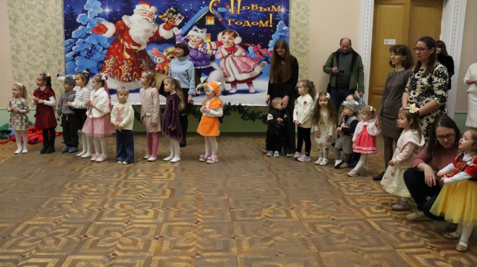 В субботу вместе с талантливыми студентами из Макеевского педагогического колледжа зажгли огоньки в глазах самых юных участников праздников В субботу вместе с талантливыми студентами из Макеевского педагогического колледжа зажгли огоньки в глазах самых юных участников праздников
