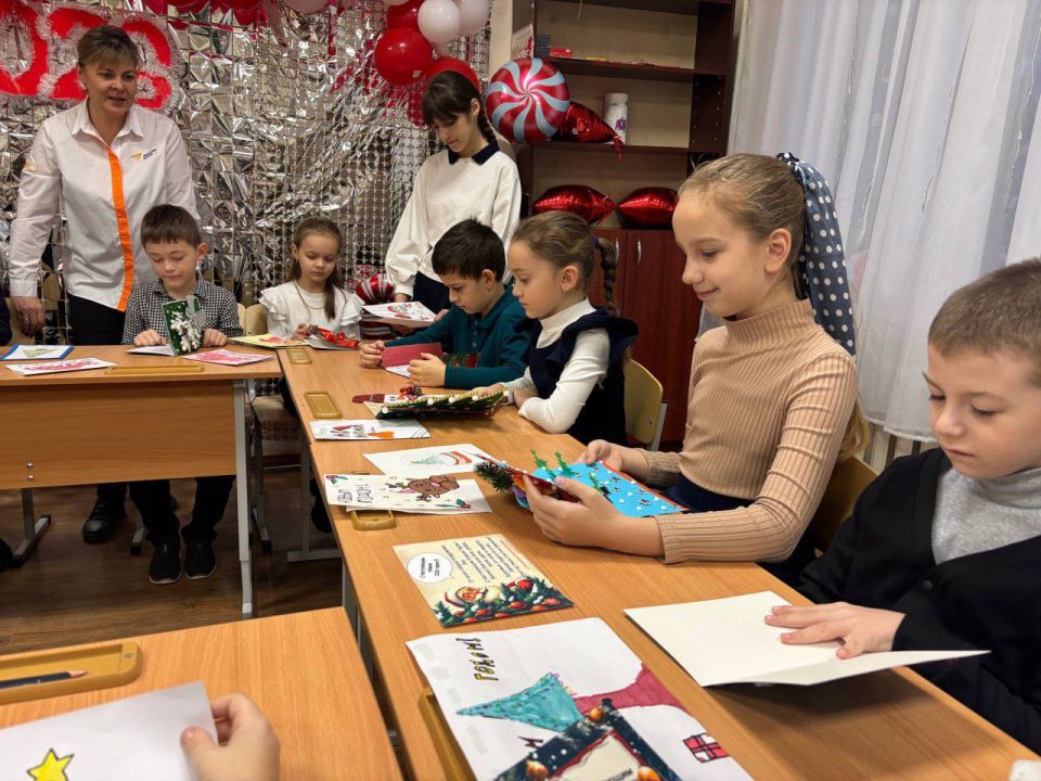 Новогодние открытки от чистого сердца: школьники ДНР стали «внуками по переписке» для ветеранов Новогодние открытки от чистого сердца: школьники ДНР стали «внуками по переписке» для ветеранов
