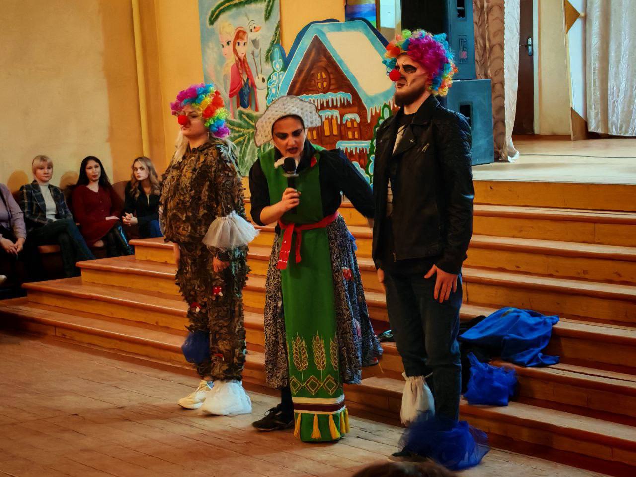 23 и 24 декабря в концертном зале МБУДО "Зугрэсская детская школа искусств" состоялись яркие и волшебные новогодние утренники для учащихся школы 23 и 24 декабря в концертном зале МБУДО "Зугрэсская детская школа искусств" состоялись яркие и волшебные новогодние утренники для учащихся школы