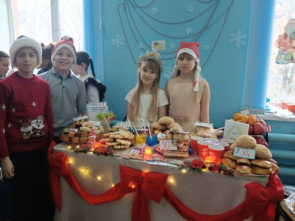 19 декабря в ГБОУ "СШ № 4 Г.О. МАКЕЕВКА" была проведена ярмарка, объединившая детей и взрослых добрыми делами и искренними улыбками 19 декабря в ГБОУ "СШ № 4 Г.О. МАКЕЕВКА" была проведена ярмарка, объединившая детей и взрослых добрыми делами и искренними улыбками