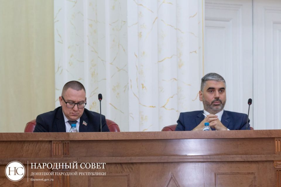 Фоторепортаж: Пленарное заседание Народного Совета ДНР Фоторепортаж: Пленарное заседание Народного Совета ДНР