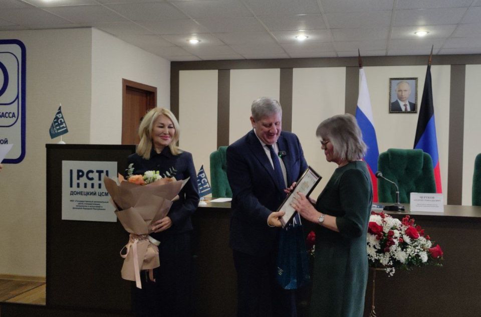 Александр Подгорный: Награждение победителей конкурса «100 лучших товаров России» Александр Подгорный: Награждение победителей конкурса «100 лучших товаров России»
