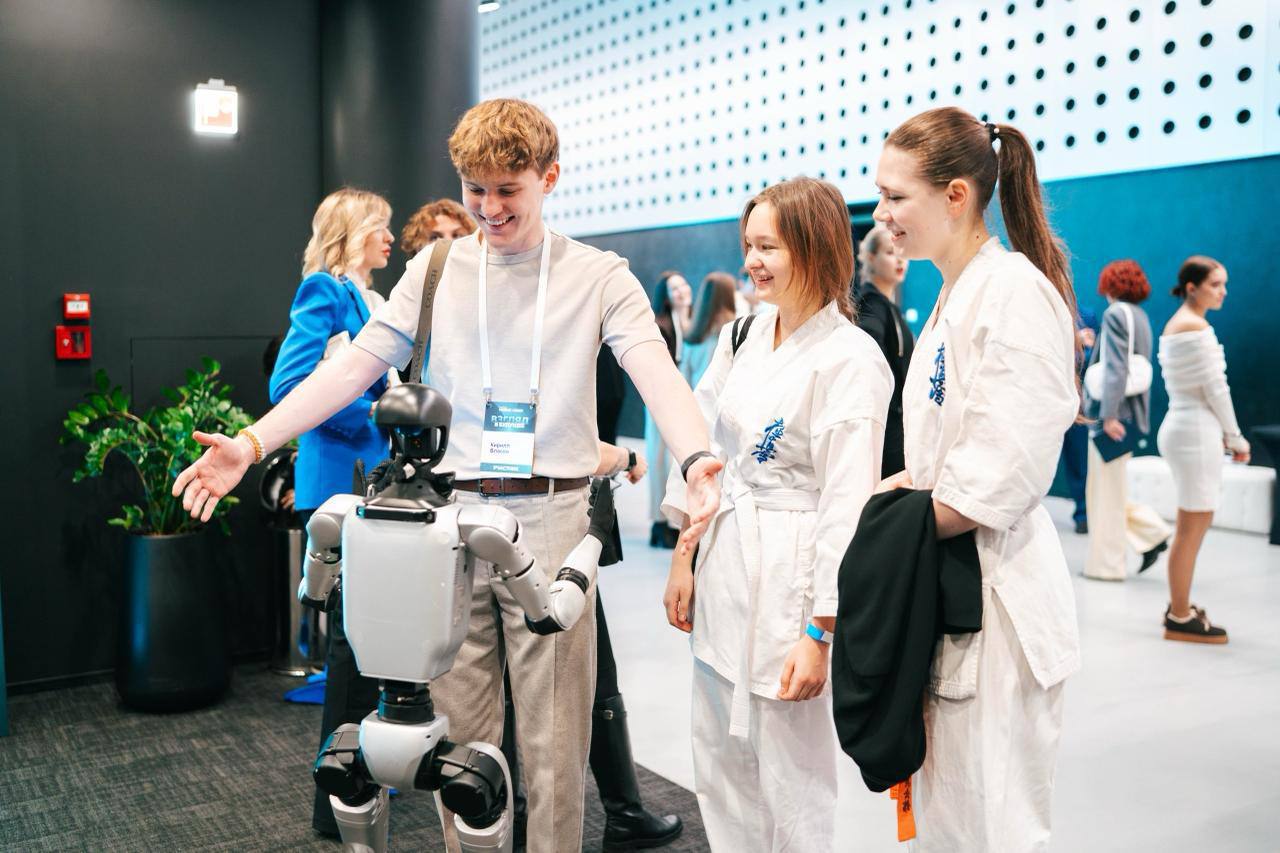 От пересдачи ЕГЭ до контроля мигрантов: «Новые люди» рассказали, что полезного сделали для ДНР От пересдачи ЕГЭ до контроля мигрантов: «Новые люди» рассказали, что полезного сделали для ДНР