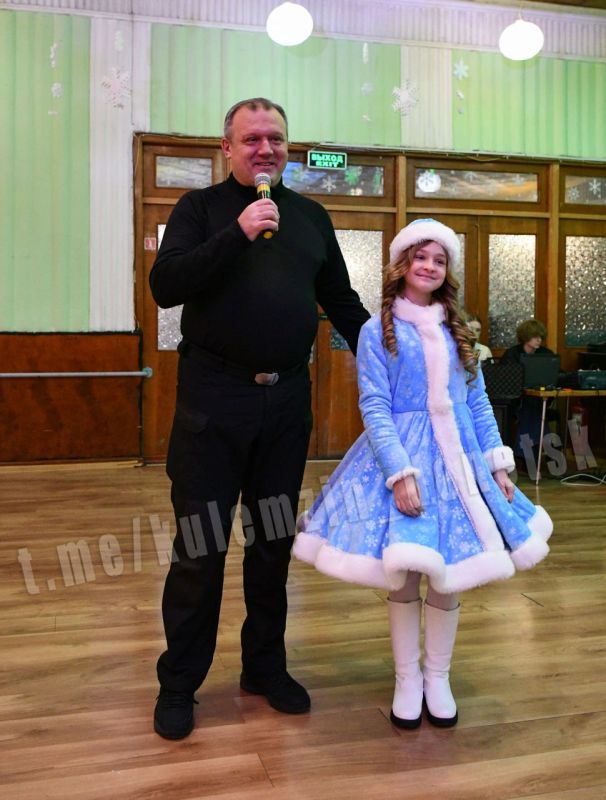 Алексей Кулемзин: В преддверии Нового года поздравил юных жителей Донецка – талантливых участников творческих коллективов учреждений культуры города Алексей Кулемзин: В преддверии Нового года поздравил юных жителей Донецка – талантливых участников творческих коллективов учреждений культуры города