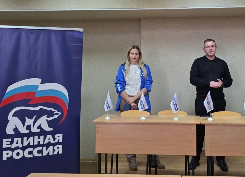 В рамках партийного проекта «Здоровое будущее» в ГБОУ «Многопрофильный лицей № 5 им. Н.П. Бойко г.о. Донецк» управляющий делами Управы Ворошиловского внутригородского района Администрации городского округа Донецк Донецкой... В рамках партийного проекта «Здоровое будущее» в ГБОУ «Многопрофильный лицей № 5 им. Н.П. Бойко г.о. Донецк» управляющий делами Управы Ворошиловского внутригородского района Администрации городского округа Донецк Донецкой...