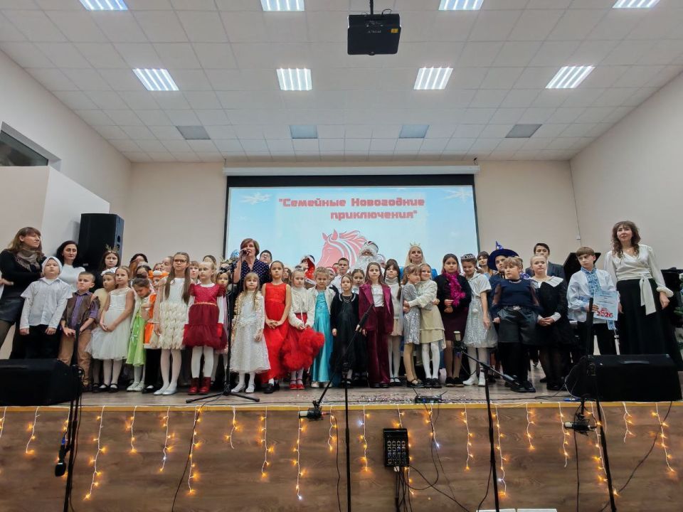 Сегодня, 24 декабря, в детской школе искусств «Симфония Приморья» городского округа Торез состоялся фестиваль семейных ансамблей "Семейное новогоднее приключение" Сегодня, 24 декабря, в детской школе искусств «Симфония Приморья» городского округа Торез состоялся фестиваль семейных ансамблей "Семейное новогоднее приключение"