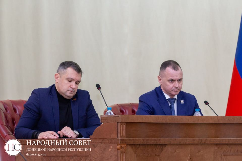 Фоторепортаж: Пленарное заседание Народного Совета ДНР Фоторепортаж: Пленарное заседание Народного Совета ДНР