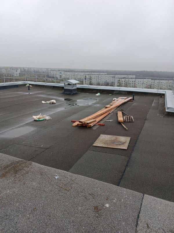 Нижегородские подрядчики проведут финальный этап работ на крыше многоквартирного дома в Зугрэсе Нижегородские подрядчики проведут финальный этап работ на крыше многоквартирного дома в Зугрэсе