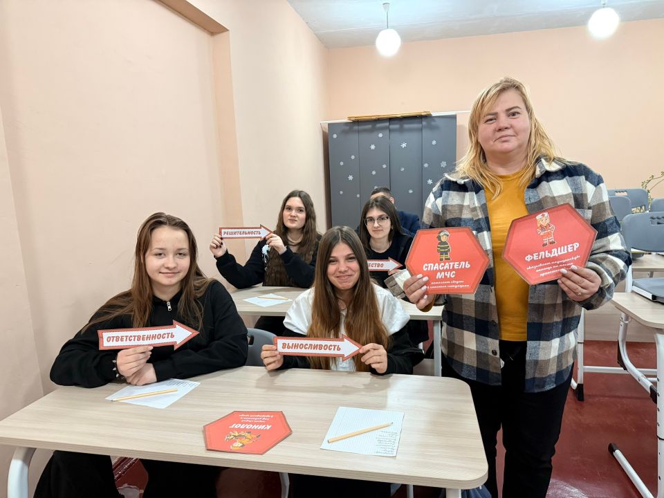 Современному подростку трудно перенести себя в пространство практики, взять ответственность за собственные решения, прогнозировать собственное будущее Современному подростку трудно перенести себя в пространство практики, взять ответственность за собственные решения, прогнозировать собственное будущее