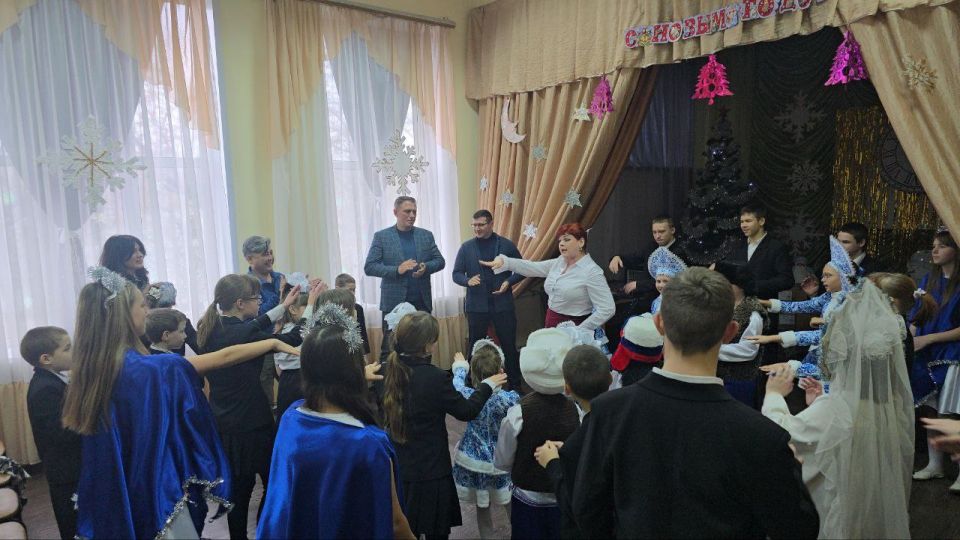 Александр Качанов: Посетил школу-интернат №27 города Докучаевска, где царила по-настоящему праздничная атмосфера Александр Качанов: Посетил школу-интернат №27 города Докучаевска, где царила по-настоящему праздничная атмосфера