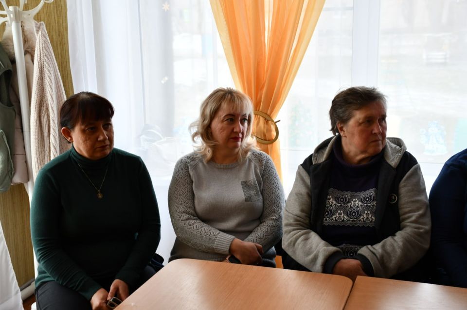 Глава муниципального образования городского округа Дебальцево и секретарь местного отделения партии «Единая Россия» Сергей Желновач встретился с активистами первичного отделения Глава муниципального образования городского округа Дебальцево и секретарь местного отделения партии «Единая Россия» Сергей Желновач встретился с активистами первичного отделения