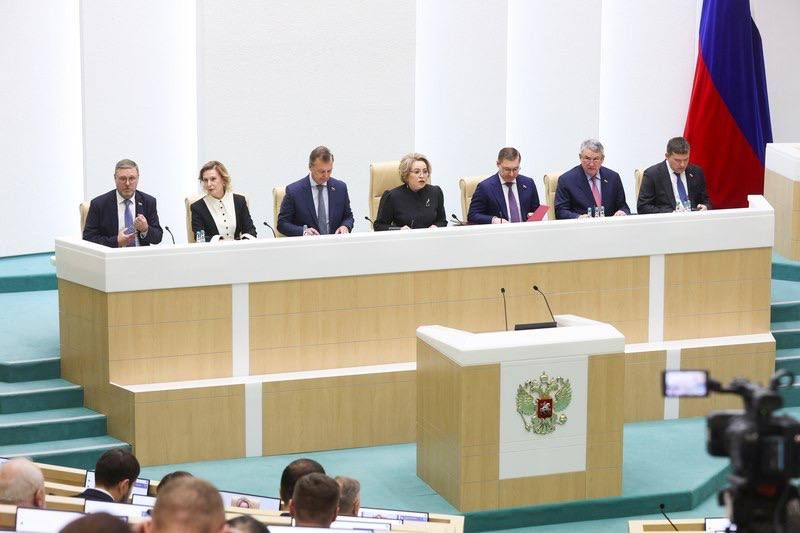 Александр Волошин: #пленарноезаседание_СФ. Сегодня в Совете Федерации завершилась осенняя парламентская сессия Александр Волошин: #пленарноезаседание_СФ. Сегодня в Совете Федерации завершилась осенняя парламентская сессия