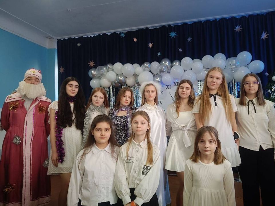 19 декабря в ГБОУ "СШ № 4 Г.О. МАКЕЕВКА" была проведена ярмарка, объединившая детей и взрослых добрыми делами и искренними улыбками 19 декабря в ГБОУ "СШ № 4 Г.О. МАКЕЕВКА" была проведена ярмарка, объединившая детей и взрослых добрыми делами и искренними улыбками