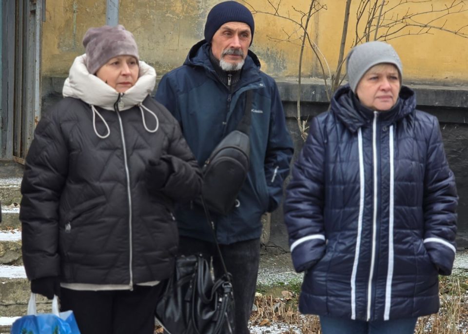 Иван Адамец: Управляющий делами администрации городского округа Донецк Юлия Сницарь провела встречу с жителями дома № 191 на улице Куйбышева Иван Адамец: Управляющий делами администрации городского округа Донецк Юлия Сницарь провела встречу с жителями дома № 191 на улице Куйбышева