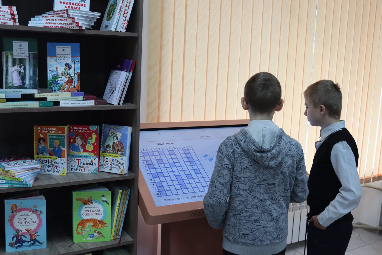 Библиоэкскурсия. 24 декабря обновленную детскую библиотеку посетили сразу два класса – обучающиеся 6-А и 6-Б классов школы №1 городского округа Енакиево Библиоэкскурсия. 24 декабря обновленную детскую библиотеку посетили сразу два класса – обучающиеся 6-А и 6-Б классов школы №1 городского округа Енакиево