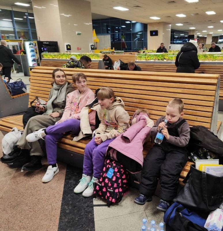 Дети из Енакиево отправились на Губернаторскую елку в Ленинградскую область Дети из Енакиево отправились на Губернаторскую елку в Ленинградскую область