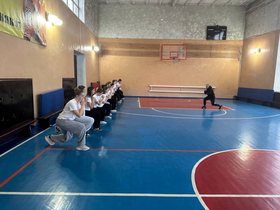 22 декабря мастер спорта по пауэрлифтингу, чемпион мира, Тарасенко Алексей Валерьевич, и тренер СК "Биоритм", мастер спорта по пауэрлифтингу, Борланов Артем Сергеевич, провели занятия по здоровому образу жизни с... 22 декабря мастер спорта по пауэрлифтингу, чемпион мира, Тарасенко Алексей Валерьевич, и тренер СК "Биоритм", мастер спорта по пауэрлифтингу, Борланов Артем Сергеевич, провели занятия по здоровому образу жизни с...