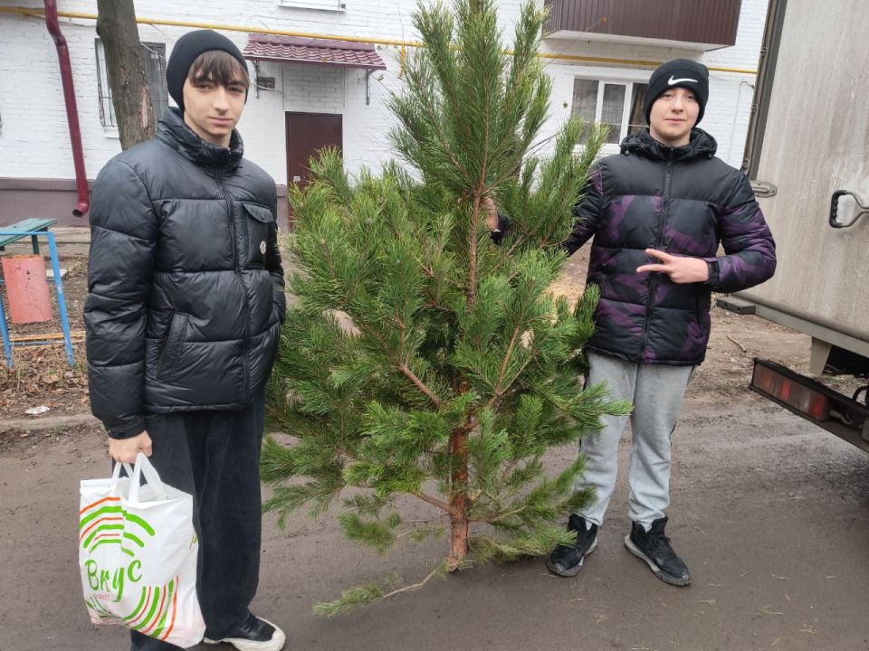 «Новогоднее чудо в каждый дом»: Отдел опеки и попечительства Ясиноватского муниципального округа дарит праздничное настроение подопечным семьям! «Новогоднее чудо в каждый дом»: Отдел опеки и попечительства Ясиноватского муниципального округа дарит праздничное настроение подопечным семьям!
