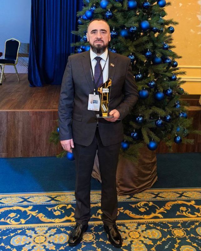 Андрей Крамар: Поздравляю Дмитрия Александровича и Виталия Владимировича с заслуженными наградами - символом того общественного признания, которым труд партийцев ЛДПР отзывается в сердцах жителей нашей Республики Андрей Крамар: Поздравляю Дмитрия Александровича и Виталия Владимировича с заслуженными наградами - символом того общественного признания, которым труд партийцев ЛДПР отзывается в сердцах жителей нашей Республики