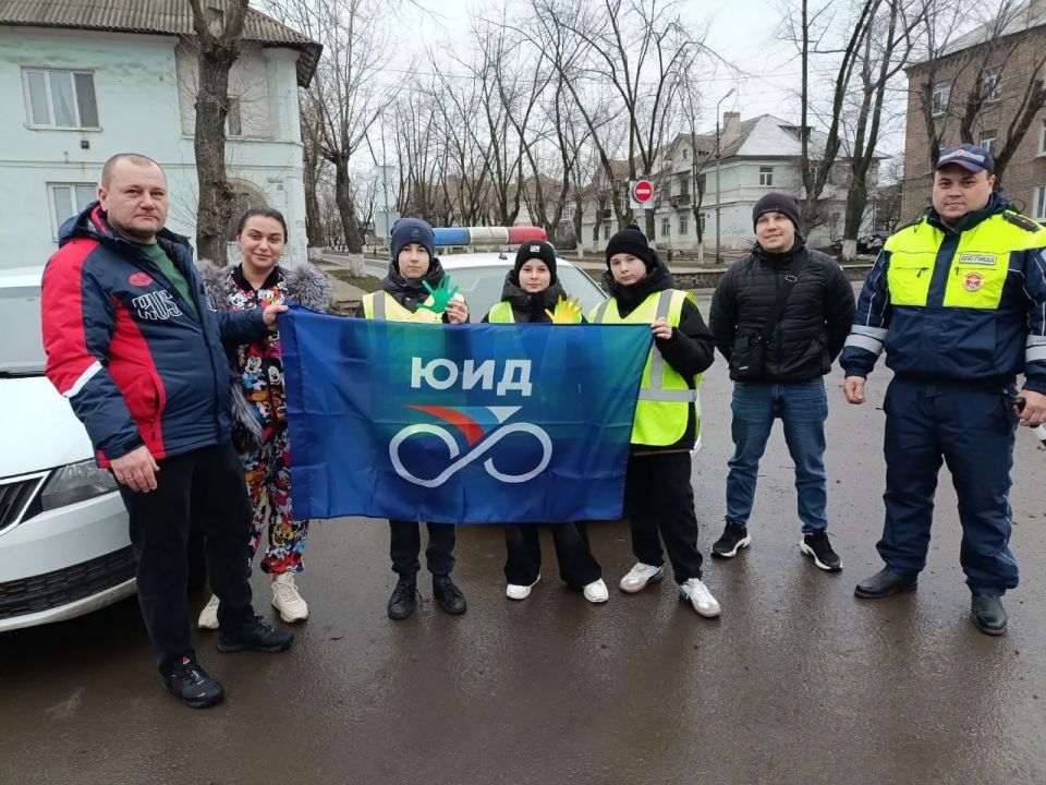 В рамках партийного проекта "Единой России" "Историческая память" группа воспитанников детско-юношеского центра «Патриот» посетила Ясиноватский музей В рамках партийного проекта "Единой России" "Историческая память" группа воспитанников детско-юношеского центра «Патриот» посетила Ясиноватский музей