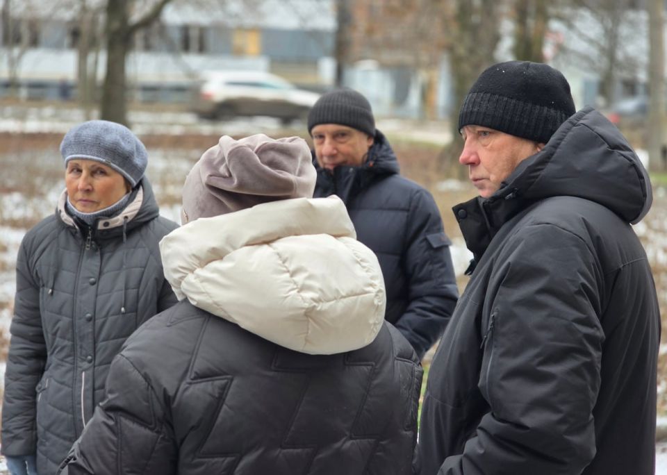 Иван Адамец: Управляющий делами администрации городского округа Донецк Юлия Сницарь провела встречу с жителями дома № 191 на улице Куйбышева Иван Адамец: Управляющий делами администрации городского округа Донецк Юлия Сницарь провела встречу с жителями дома № 191 на улице Куйбышева