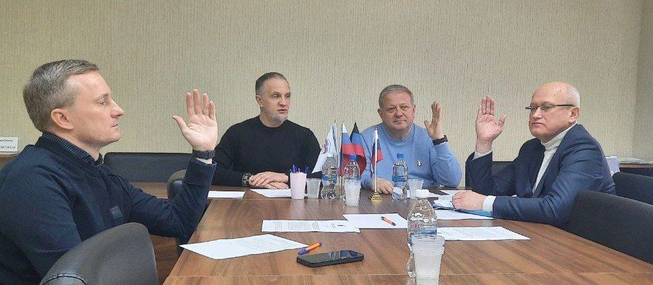 РАБОТА КОМИТЕТОВ. Под председательством Михаила Рыбакова состоялось заседание постоянного комитета по вопросам местного самоуправления, регламента, кадров и депутатской этики РАБОТА КОМИТЕТОВ. Под председательством Михаила Рыбакова состоялось заседание постоянного комитета по вопросам местного самоуправления, регламента, кадров и депутатской этики