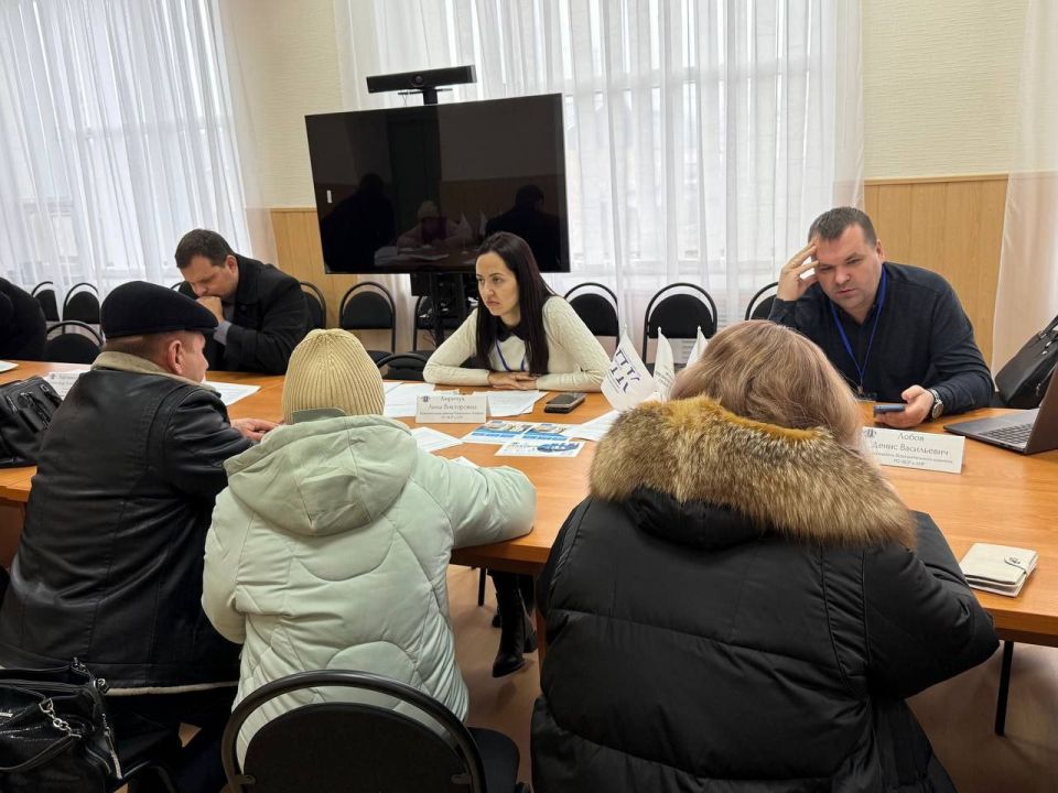 Сергей Желновач: Выездной прием состоялся!. Сегодня, 24 декабря, в рамках проекта «Правовой Компас» (РО АЮР в ДНР), который реализуется при поддержке Фонда президентских грантов, состоялся выездной прием граждан в г.о Сергей Желновач: Выездной прием состоялся!. Сегодня, 24 декабря, в рамках проекта «Правовой Компас» (РО АЮР в ДНР), который реализуется при поддержке Фонда президентских грантов, состоялся выездной прием граждан в г.о