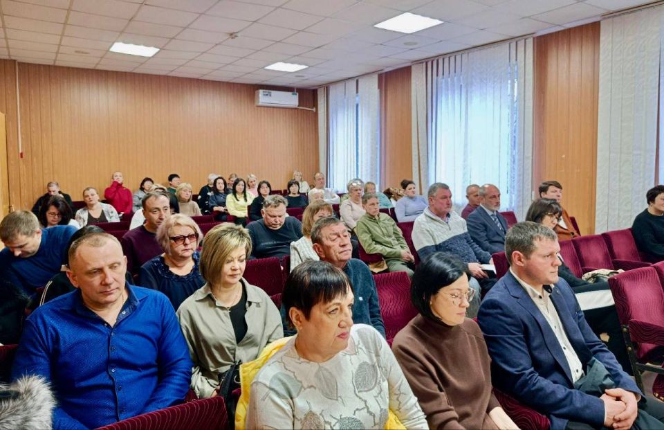 Михаил Меренков: В рамках проекта «Управдом ДНР» совместно с депутатом Донецкого городского совета Николаем Тимченко с участием старших по домам провели встречу с жителями района Михаил Меренков: В рамках проекта «Управдом ДНР» совместно с депутатом Донецкого городского совета Николаем Тимченко с участием старших по домам провели встречу с жителями района