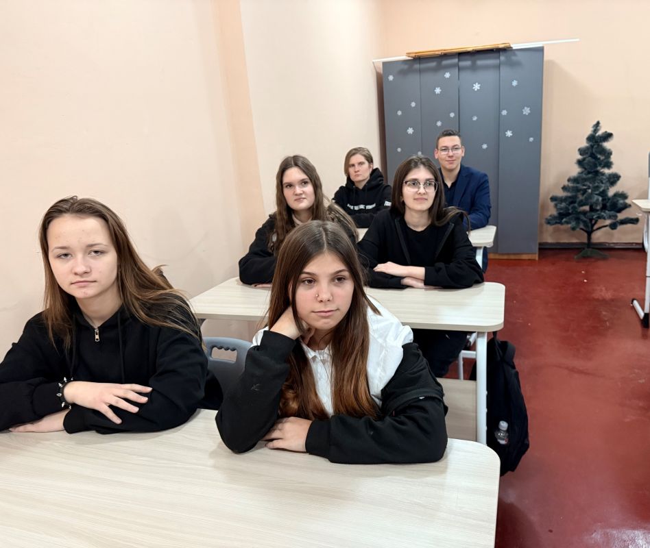Современному подростку трудно перенести себя в пространство практики, взять ответственность за собственные решения, прогнозировать собственное будущее Современному подростку трудно перенести себя в пространство практики, взять ответственность за собственные решения, прогнозировать собственное будущее