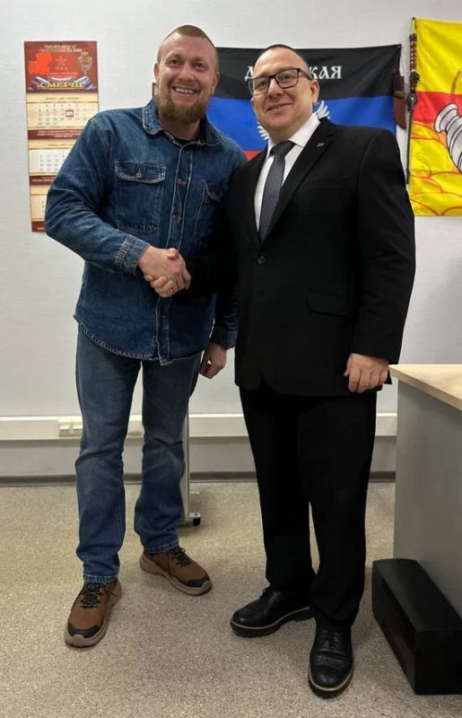 Андрей Крамар: В любое время суток ЛДПР всегда в зоне доступа и на связи с жителями Донецкой Народной Республики! В этом заслуга и каждого участника нашей дружной партийной команды, и наших добрых товарищей из «Феникса» –... Андрей Крамар: В любое время суток ЛДПР всегда в зоне доступа и на связи с жителями Донецкой Народной Республики! В этом заслуга и каждого участника нашей дружной партийной команды, и наших добрых товарищей из «Феникса» –...