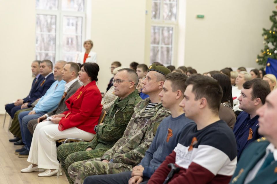Юрий Атаманов: Вместе с Альбиной Афенченко, Михаилом Рыбаковым и Николаем Тимченко, коллегами по депутатскому корпусу, окунулись в атмосферу патриотизма и гордости на торжественном мероприятии, посвященном подведению итогов... Юрий Атаманов: Вместе с Альбиной Афенченко, Михаилом Рыбаковым и Николаем Тимченко, коллегами по депутатскому корпусу, окунулись в атмосферу патриотизма и гордости на торжественном мероприятии, посвященном подведению итогов...