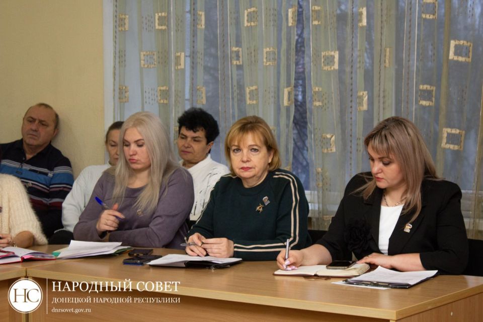 Константин Кузьмин: Сегодня в Управе Петровского района города Донецка принял участие в еженедельном аппаратном совещании Константин Кузьмин: Сегодня в Управе Петровского района города Донецка принял участие в еженедельном аппаратном совещании