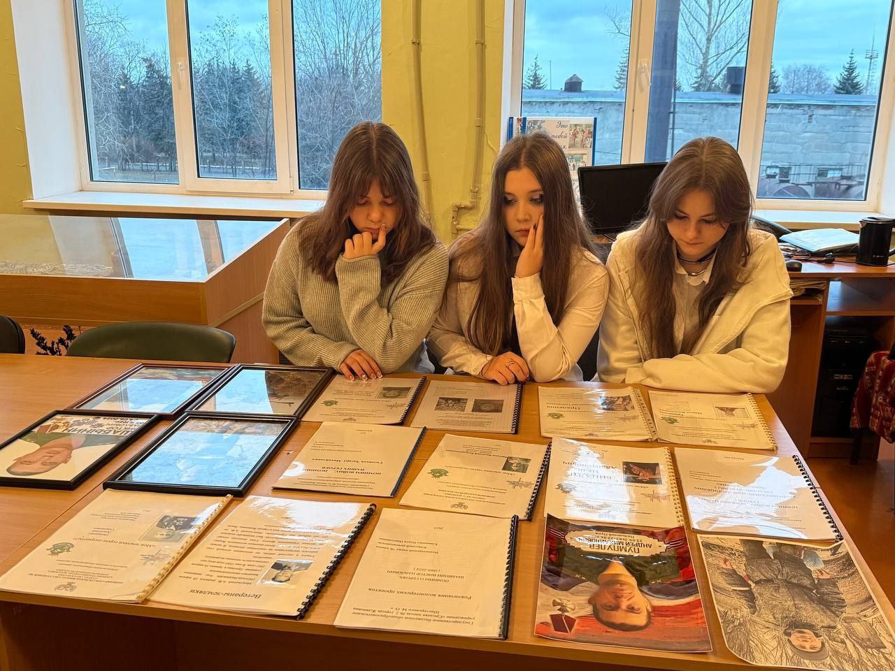 Молодежи Ждановки провели урок истории в школьном музее Молодежи Ждановки провели урок истории в школьном музее