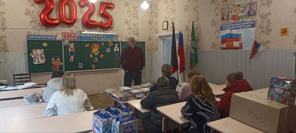24 декабря 2025 года депутаты Горловского городского совета от фракции «Единая Россия» – Роман Конев, София Потапова, Олег Сладкевич, Геннадий Маюров – провели встречи с населением 24 декабря 2025 года депутаты Горловского городского совета от фракции «Единая Россия» – Роман Конев, София Потапова, Олег Сладкевич, Геннадий Маюров – провели встречи с населением