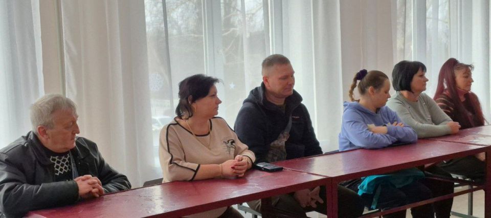 Сегодня заместитель главы администрации городского округа Дебальцево Оксана Викторовна Козлова провела встречу с трудовым коллективом Дебальцевского литературно-исторического музея, центра культуры и досуга Сегодня заместитель главы администрации городского округа Дебальцево Оксана Викторовна Козлова провела встречу с трудовым коллективом Дебальцевского литературно-исторического музея, центра культуры и досуга