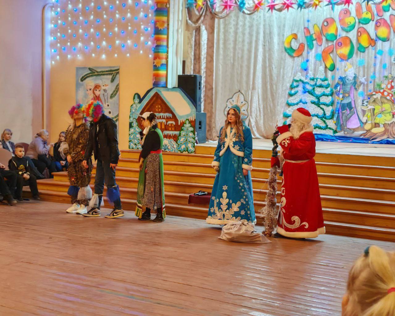 23 и 24 декабря в концертном зале МБУДО "Зугрэсская детская школа искусств" состоялись яркие и волшебные новогодние утренники для учащихся школы 23 и 24 декабря в концертном зале МБУДО "Зугрэсская детская школа искусств" состоялись яркие и волшебные новогодние утренники для учащихся школы