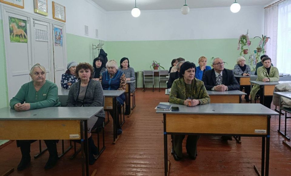 В селе Солнцево прошла встреча с трудовым коллективом В селе Солнцево прошла встреча с трудовым коллективом