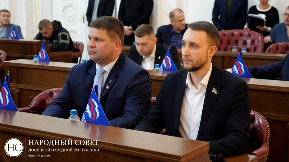 Фоторепортаж: Пленарное заседание Народного Совета ДНР Фоторепортаж: Пленарное заседание Народного Совета ДНР
