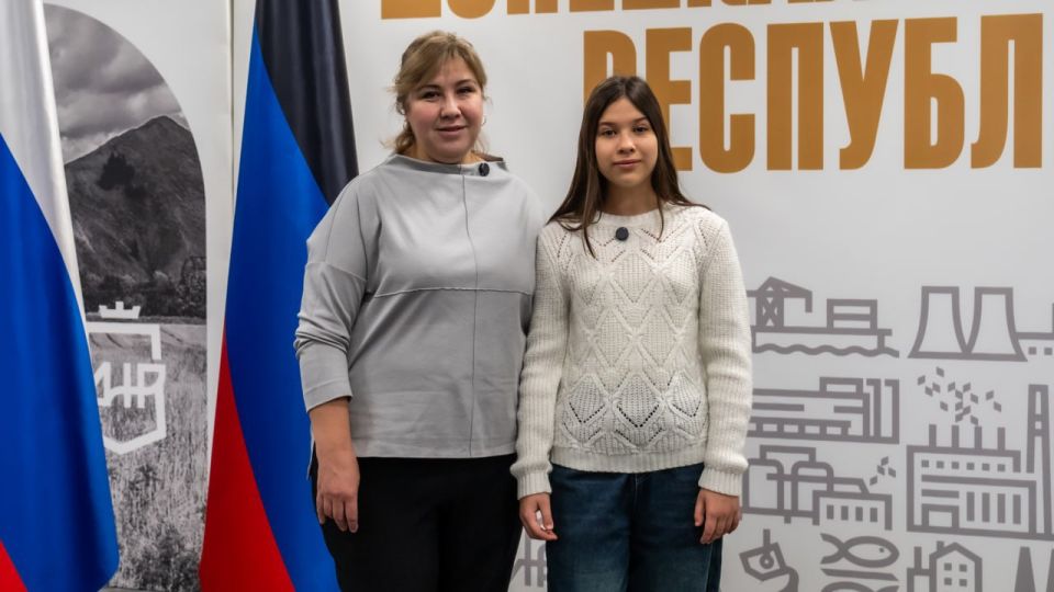 Алексей Кулемзин: Сегодня благодаря Всероссийской акции «Елка желаний», исполнилась заветная мечта маленькой жительницы Донецка Алексей Кулемзин: Сегодня благодаря Всероссийской акции «Елка желаний», исполнилась заветная мечта маленькой жительницы Донецка