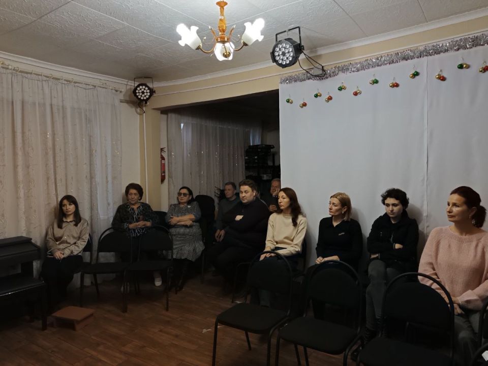 Заместитель главы администрации Шахтерского округа провел встречу с работниками культуры Заместитель главы администрации Шахтерского округа провел встречу с работниками культуры