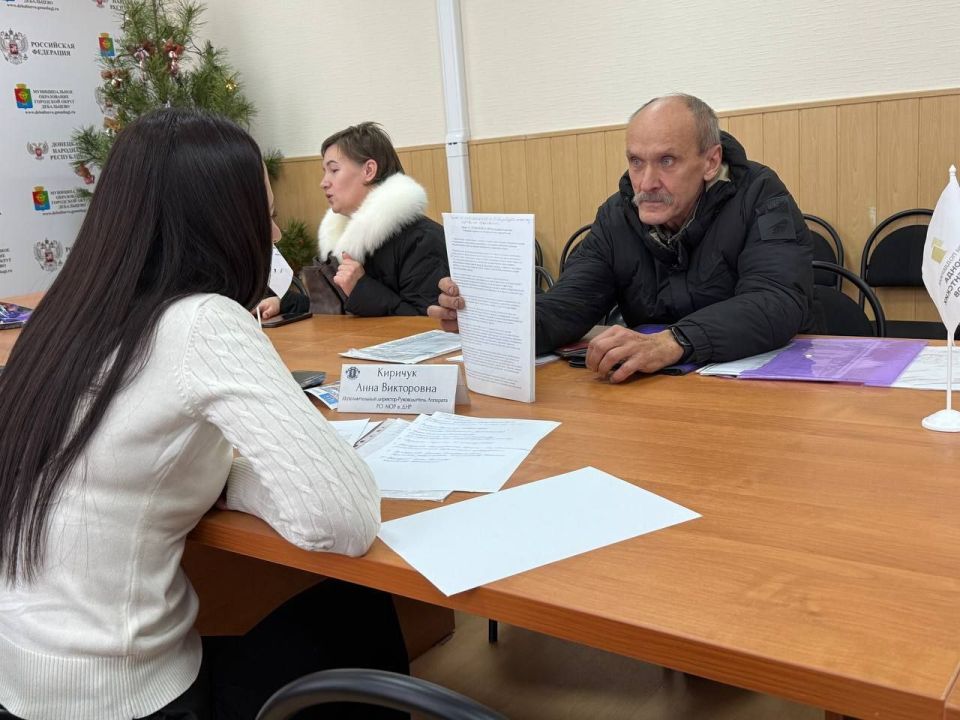 Сергей Желновач: Выездной прием состоялся!. Сегодня, 24 декабря, в рамках проекта «Правовой Компас» (РО АЮР в ДНР), который реализуется при поддержке Фонда президентских грантов, состоялся выездной прием граждан в г.о Сергей Желновач: Выездной прием состоялся!. Сегодня, 24 декабря, в рамках проекта «Правовой Компас» (РО АЮР в ДНР), который реализуется при поддержке Фонда президентских грантов, состоялся выездной прием граждан в г.о