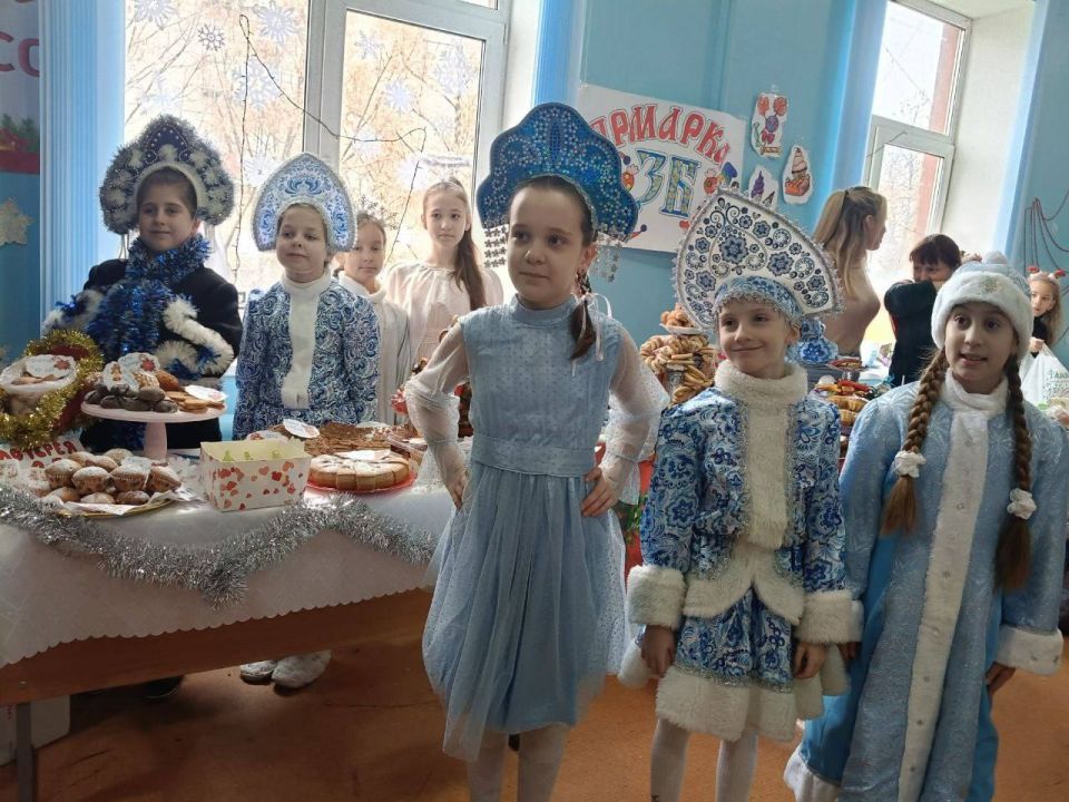 19 декабря в ГБОУ "СШ № 4 Г.О. МАКЕЕВКА" была проведена ярмарка, объединившая детей и взрослых добрыми делами и искренними улыбками 19 декабря в ГБОУ "СШ № 4 Г.О. МАКЕЕВКА" была проведена ярмарка, объединившая детей и взрослых добрыми делами и искренними улыбками
